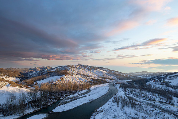 Vista invernale ai confini del parco dei Sassi di Roccamalatina (i sassi sono visibili a sinistra)