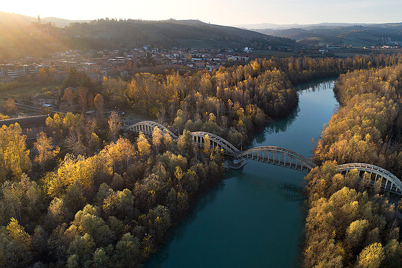 Ponte ferroviario con Savignano sul Panaro in alto a sinistra
